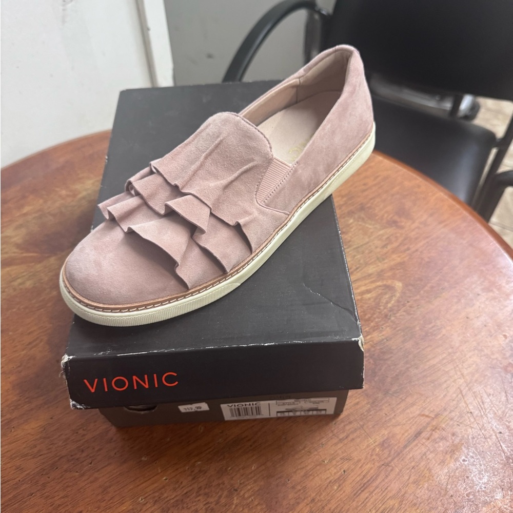Vionic Women's Pink Ruffle Slip-On
